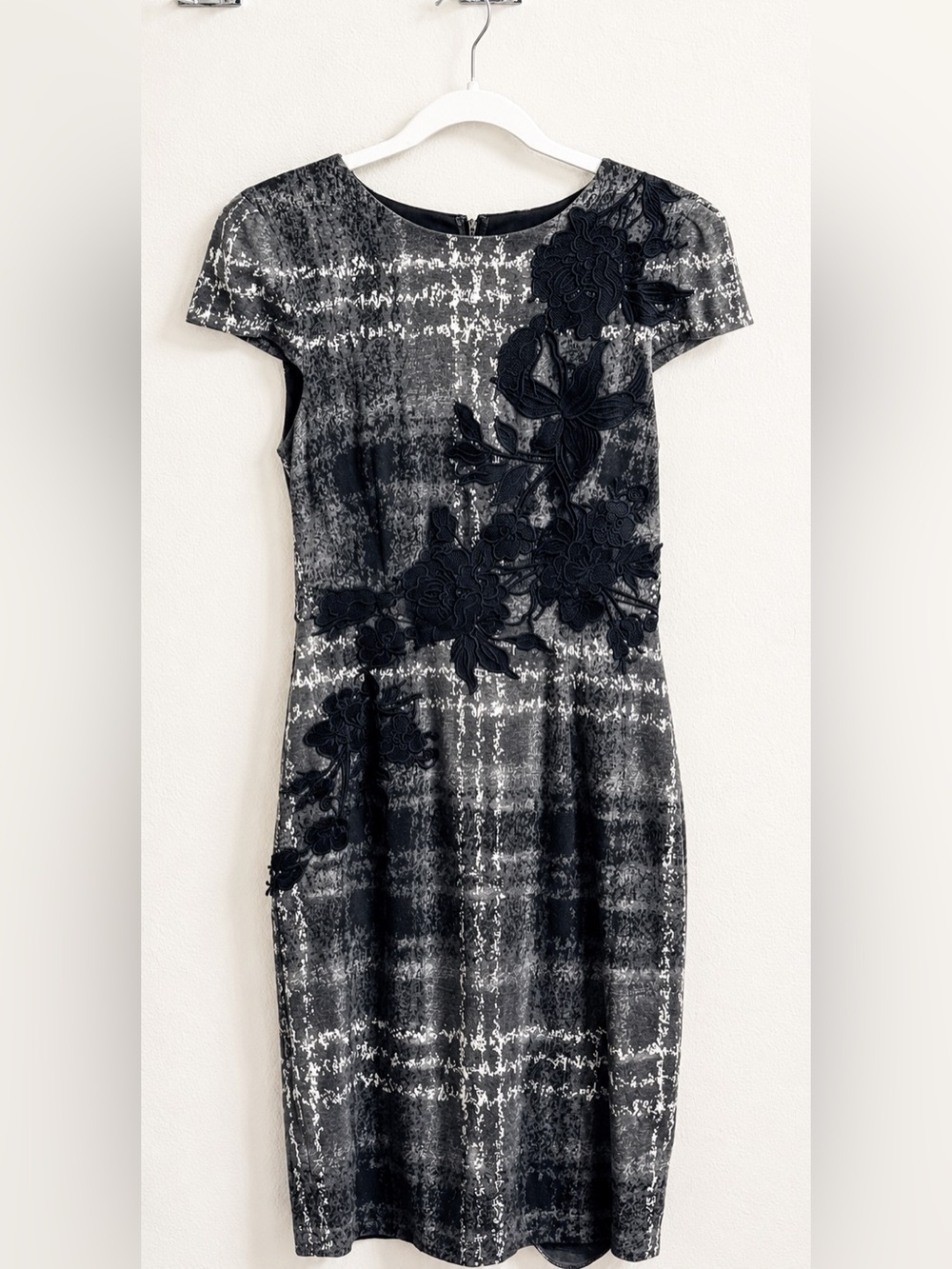 Betsey Johnson Floral Appliqué Sheath Dress – Size 4
